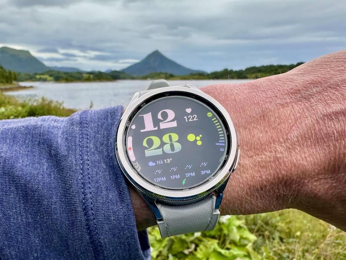 Arm med smartklokke - Klikk for stort bilde